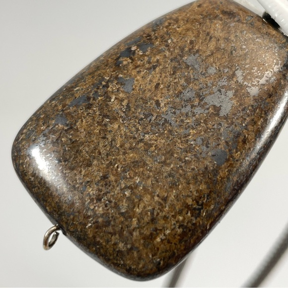 Beautiful Unsigned Silver Tone Chain Bronzite Pendant Statement Necklace - Picture 5 of 9